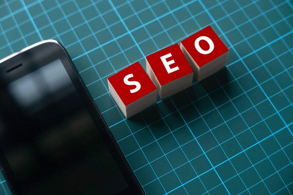 Comment les outils SEO peuvent-ils aider une agence web à optimiser votre site pour le référencement ?