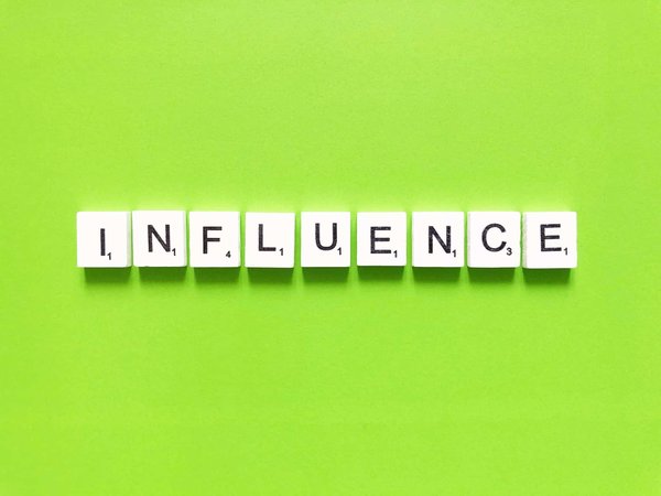 comment utiliser le marketing d'influence pour promouvoir votre marque auprès des influenceurs